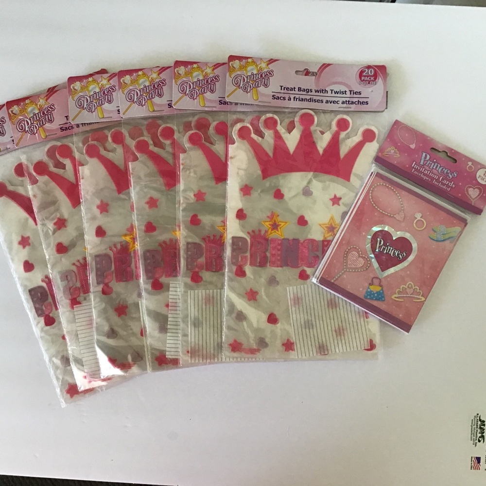 PRINCESS PARTY TREAT BAGS & PARTY INVITATION NWT